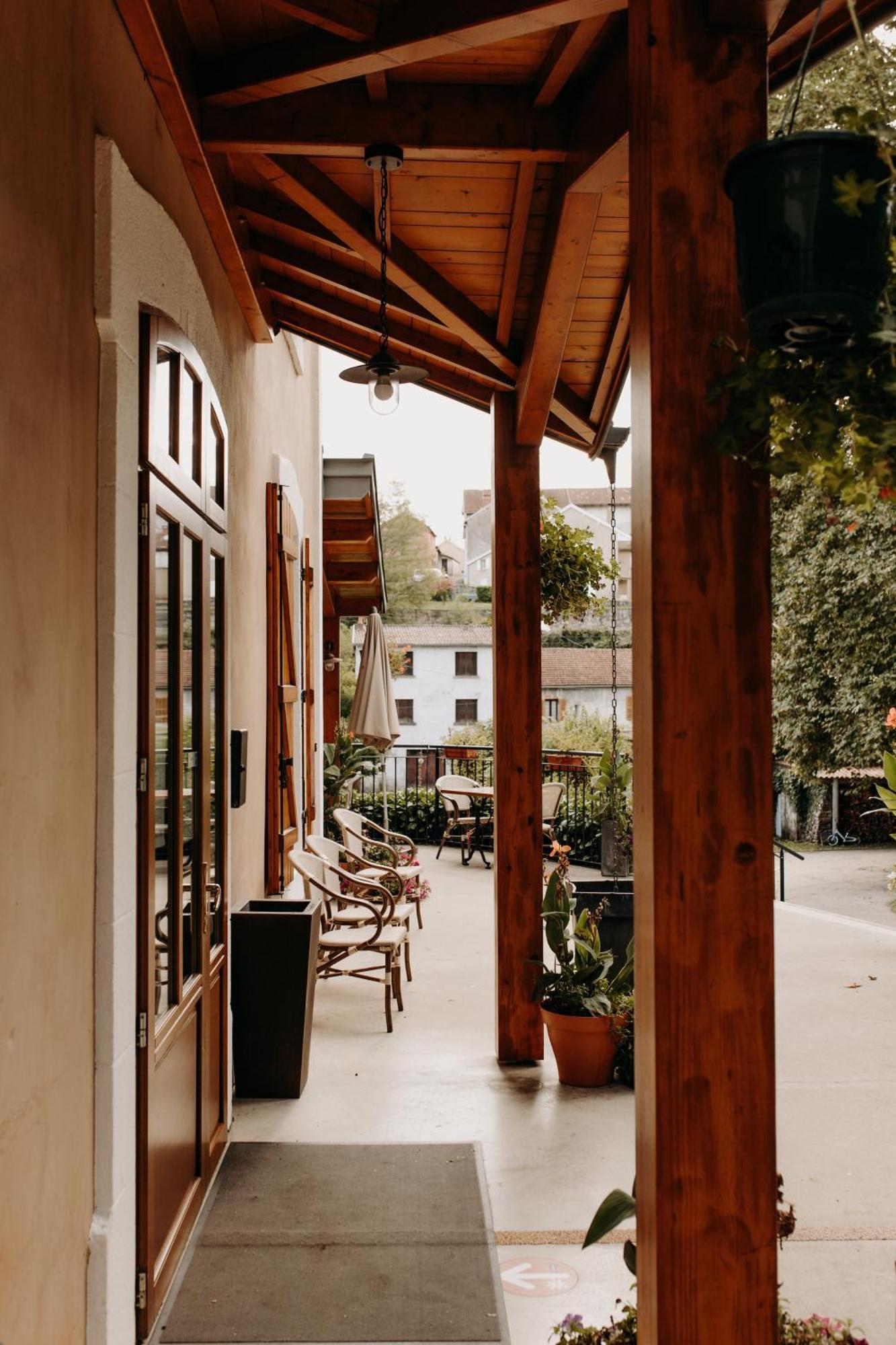 Logis - Hotel Restaurant Du Parc Cransac Exterior foto