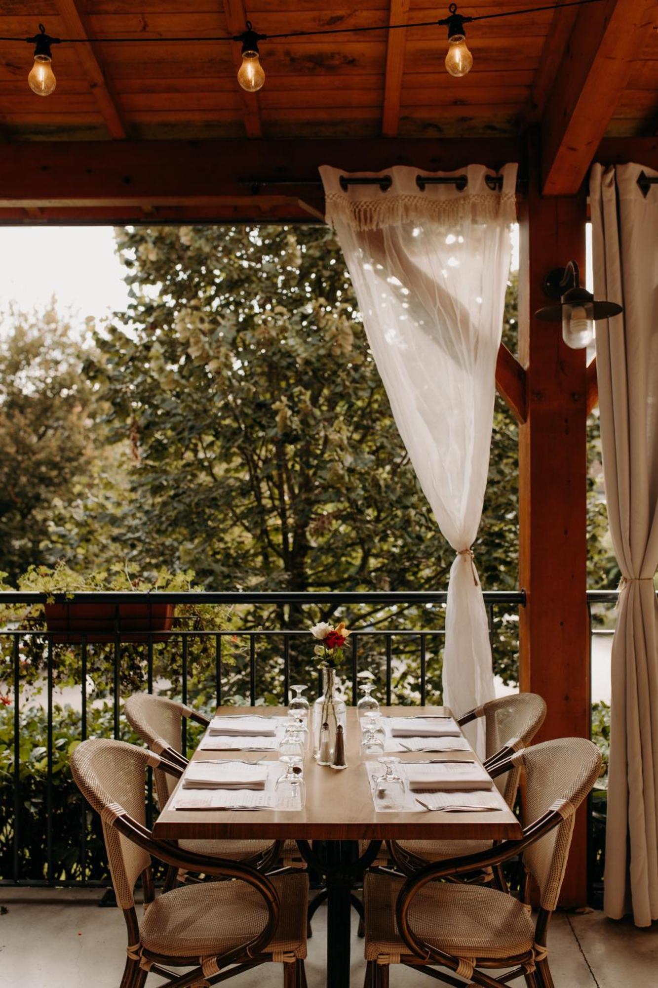 Logis - Hotel Restaurant Du Parc Cransac Exterior foto